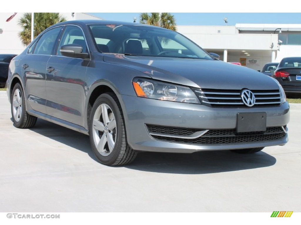 2013 Passat 2.5L SE - Platinum Gray Metallic / Titan Black photo #1