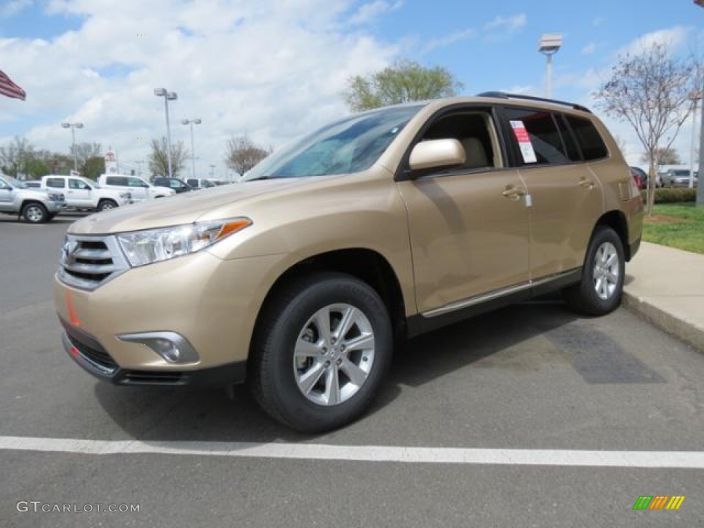 Sandy Beach Metallic 2013 Toyota Highlander Standard Highlander Model Exterior Photo #79766011