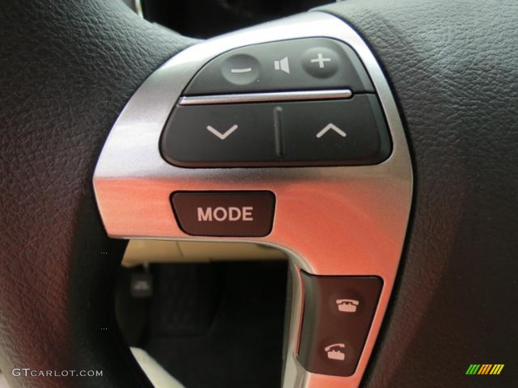 2013 Toyota Highlander Standard Highlander Model Controls Photo #79766234