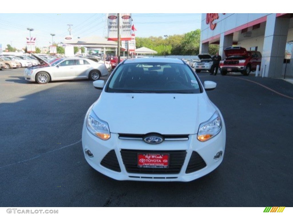 2012 Focus SE 5-Door - Oxford White / Charcoal Black photo #2