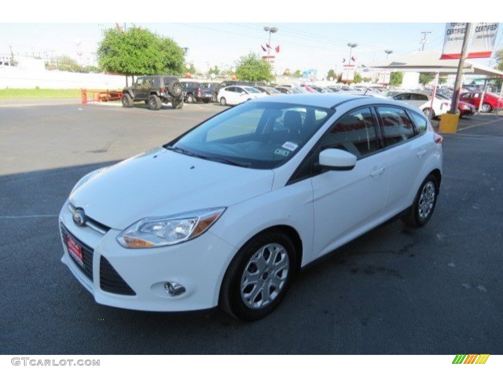 2012 Focus SE 5-Door - Oxford White / Charcoal Black photo #3