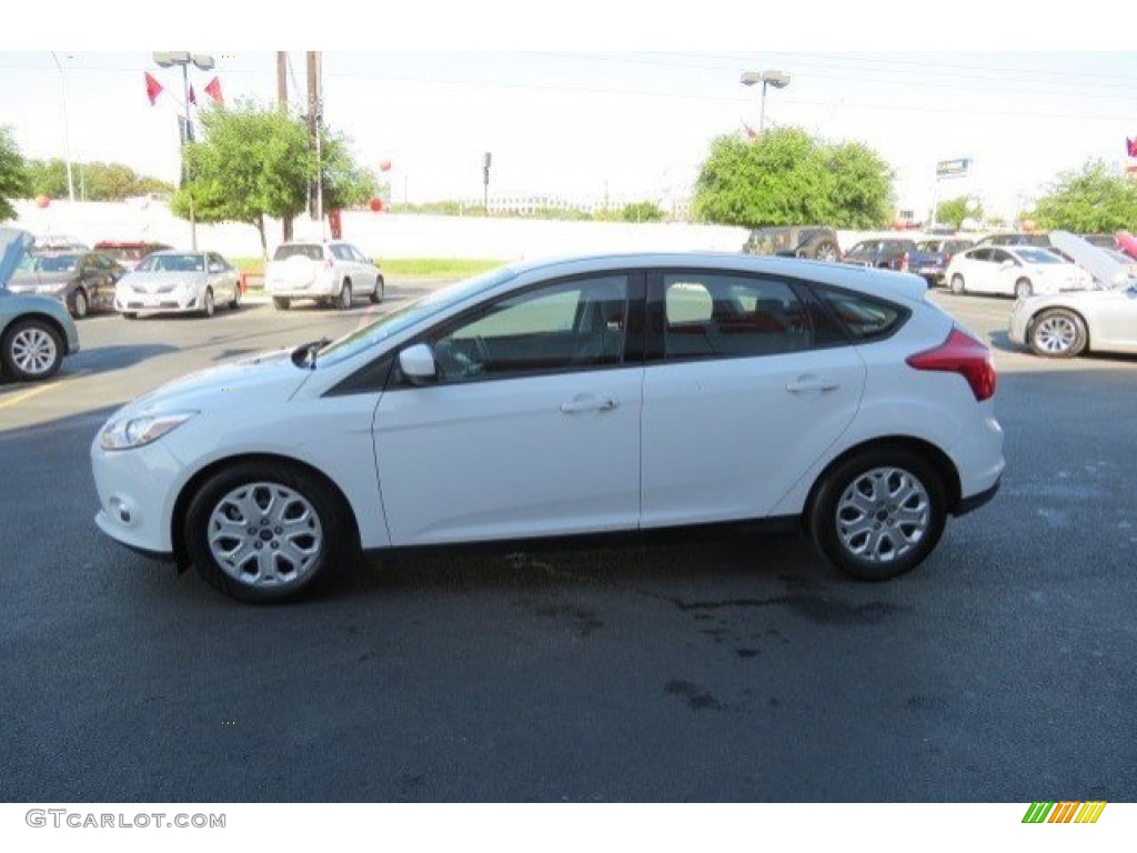 2012 Focus SE 5-Door - Oxford White / Charcoal Black photo #4