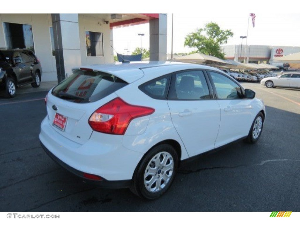 2012 Focus SE 5-Door - Oxford White / Charcoal Black photo #7