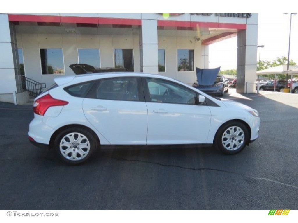 2012 Focus SE 5-Door - Oxford White / Charcoal Black photo #8