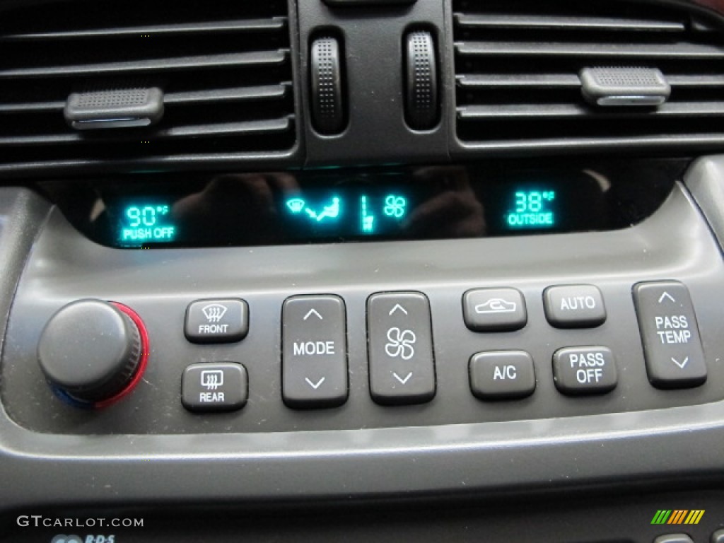2002 Cadillac DeVille DHS Controls Photo #79773823