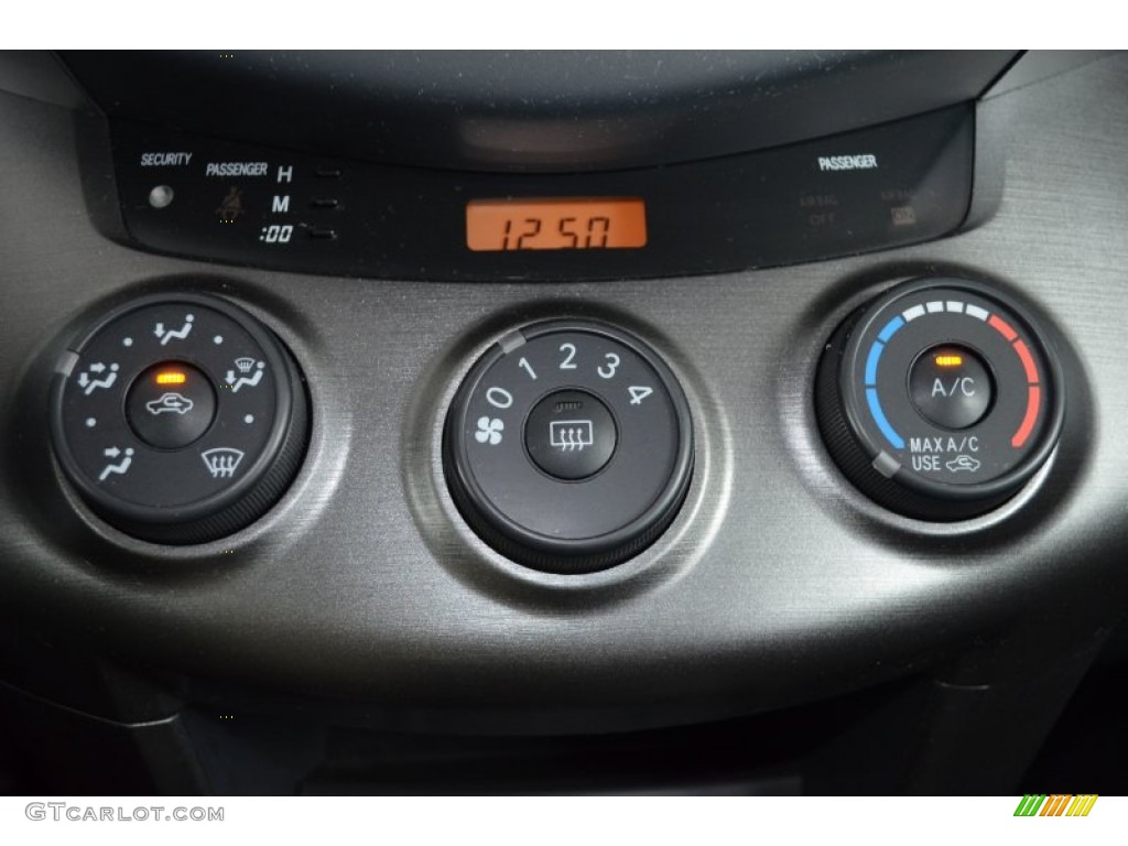 2009 Toyota RAV4 Sport 4WD Controls Photos