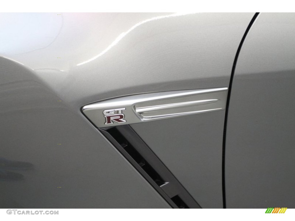 2010 Nissan GT-R Premium Marks and Logos Photo #79781611