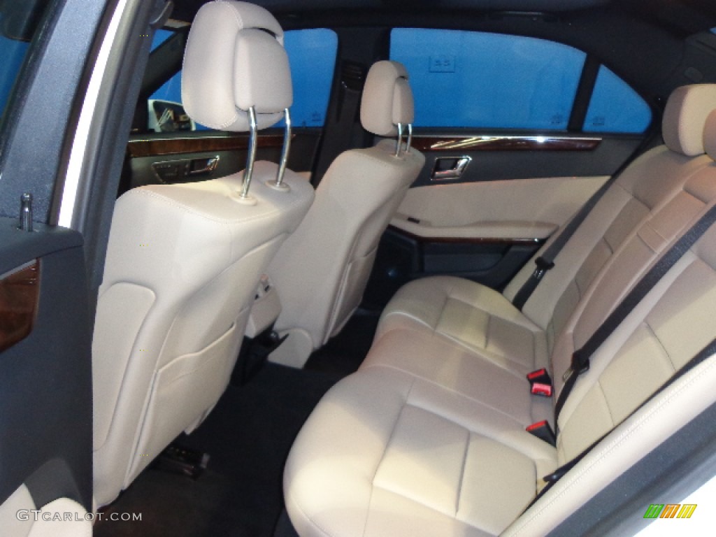 2010 E 350 4Matic Sedan - Arctic White / Almond Beige photo #28