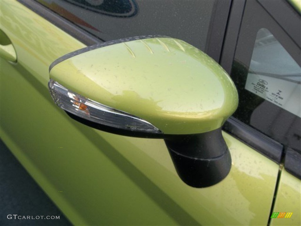 2013 Fiesta SE Sedan - Lime Squeeze / Charcoal Black photo #11