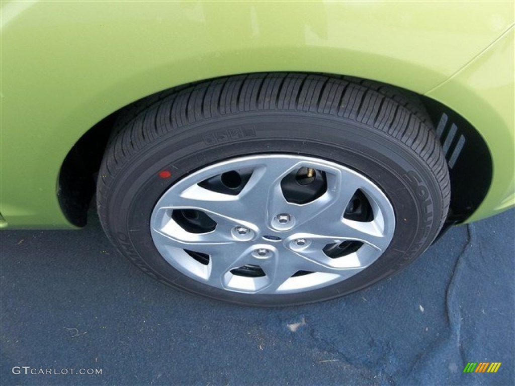2013 Fiesta SE Sedan - Lime Squeeze / Charcoal Black photo #10