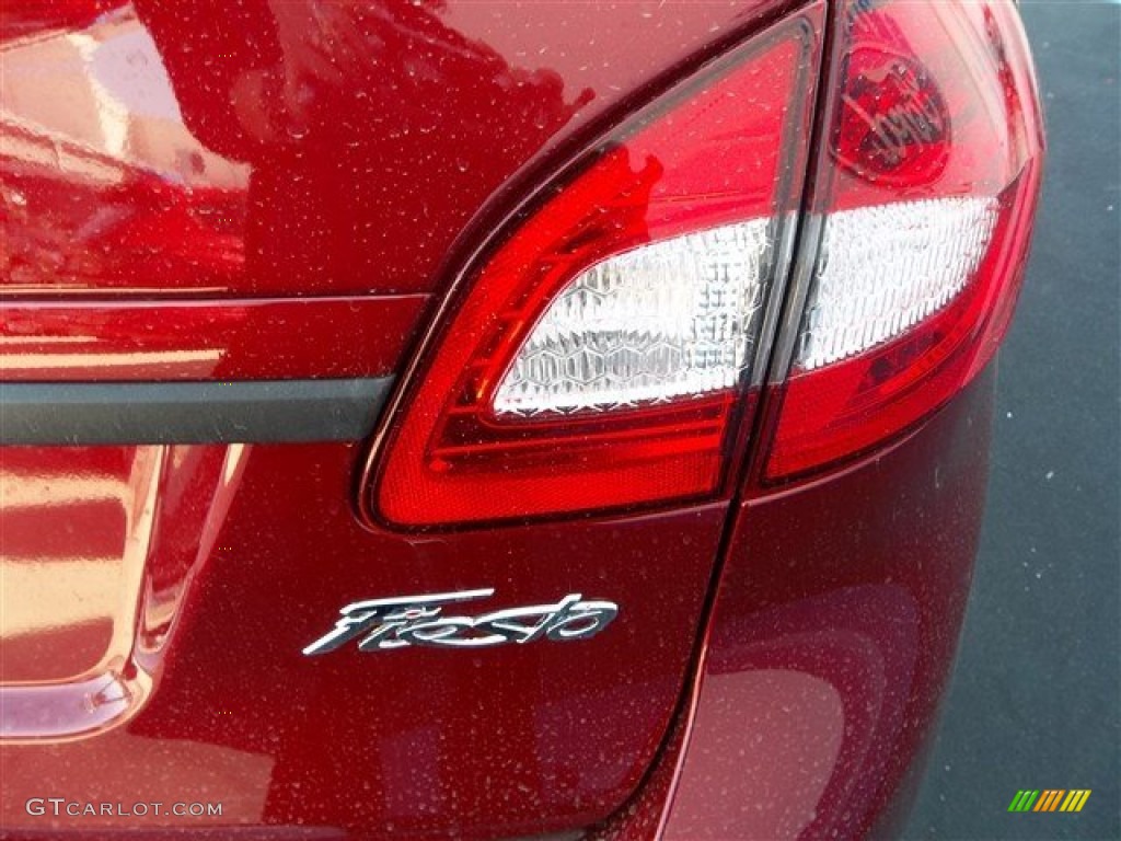 2013 Fiesta SE Sedan - Ruby Red / Charcoal Black photo #5