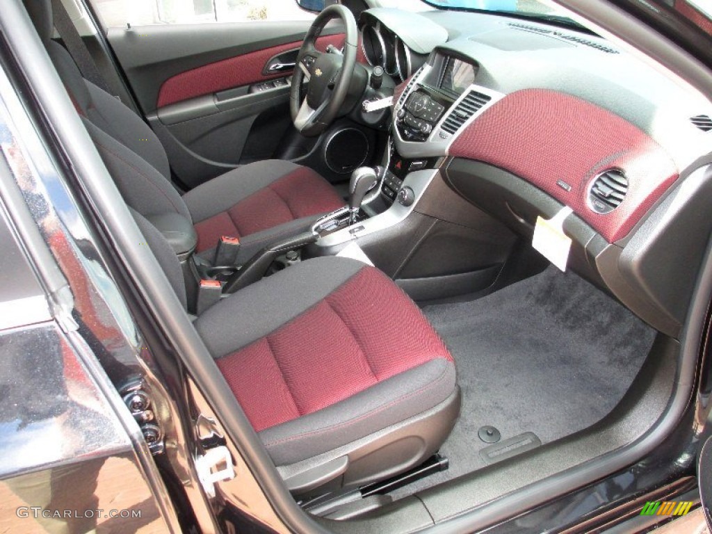 Jet Black/Sport Red Interior 2013 Chevrolet Cruze LT Photo #79789091