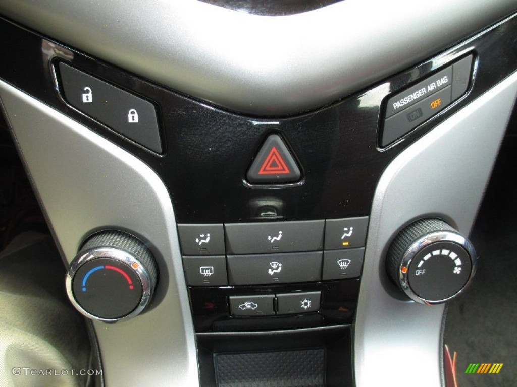 2013 Chevrolet Cruze LT Controls Photo #79789491