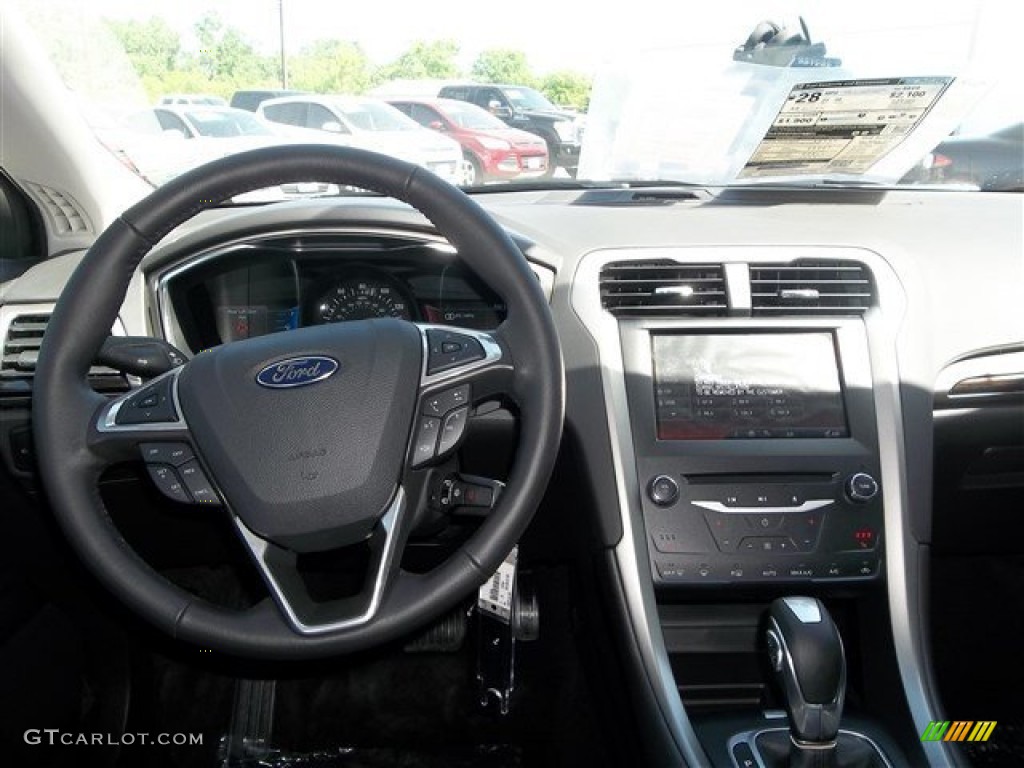 2013 Fusion SE 1.6 EcoBoost - Tuxedo Black Metallic / Charcoal Black photo #15