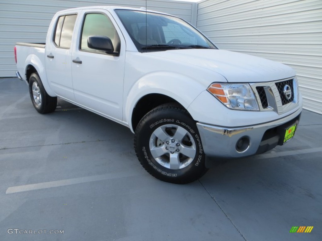 2011 Frontier SV Crew Cab - Avalanche White / Beige photo #1