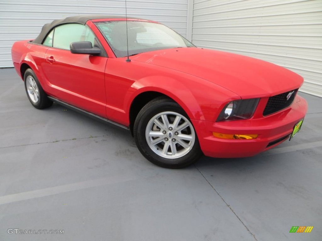 2007 Mustang V6 Deluxe Convertible - Torch Red / Dark Charcoal photo #2