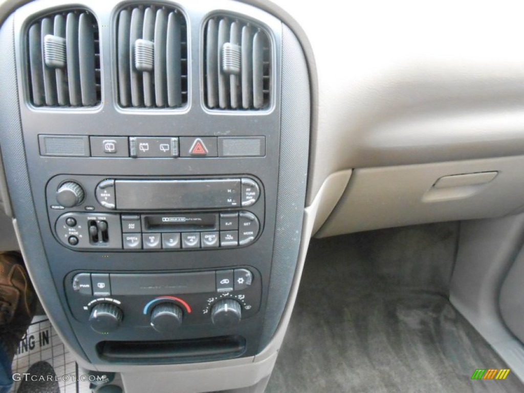 2003 Dodge Grand Caravan SE Controls Photos