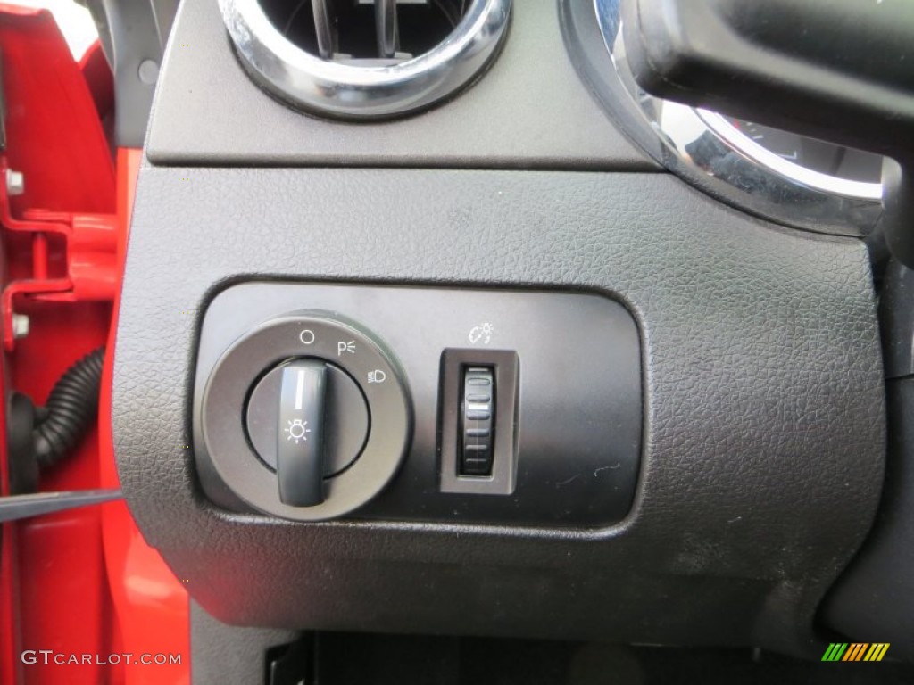 2007 Ford Mustang V6 Deluxe Convertible Controls Photos