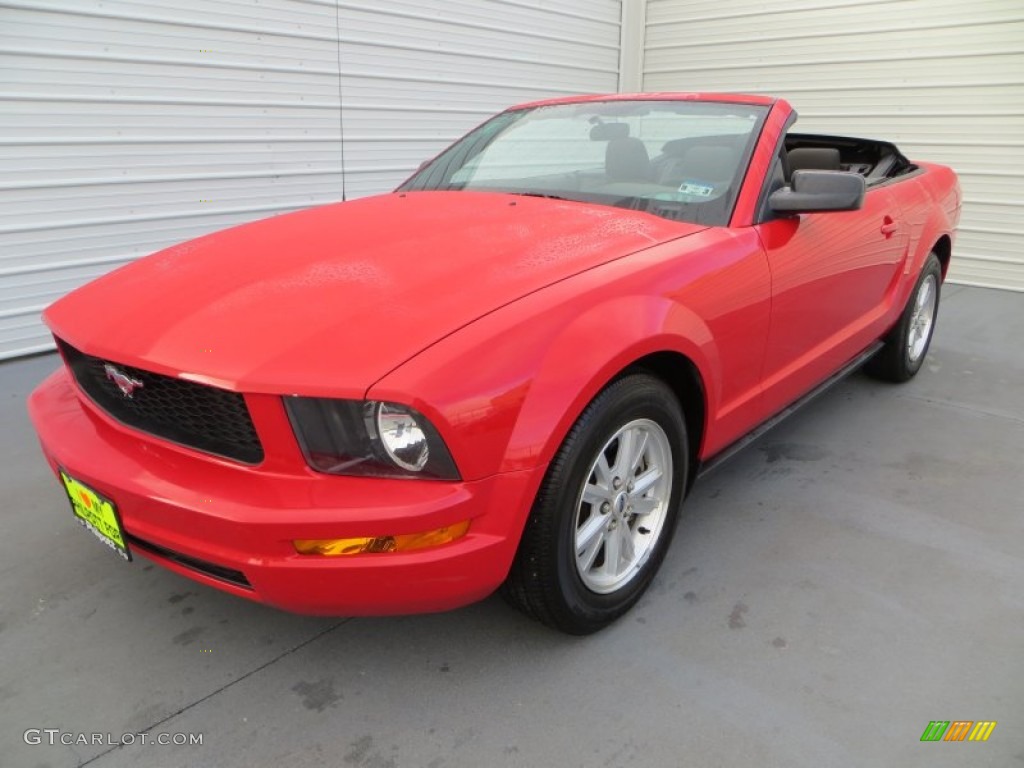 2007 Mustang V6 Deluxe Convertible - Torch Red / Dark Charcoal photo #45