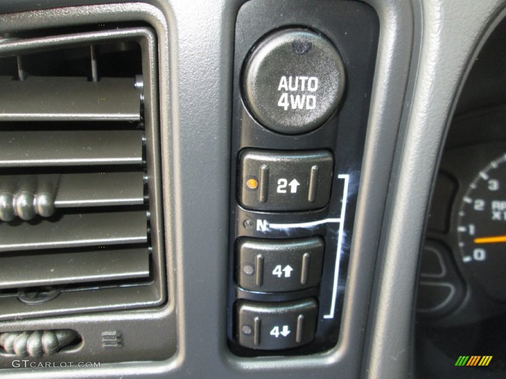 2005 Chevrolet Avalanche Z71 4x4 Controls Photos