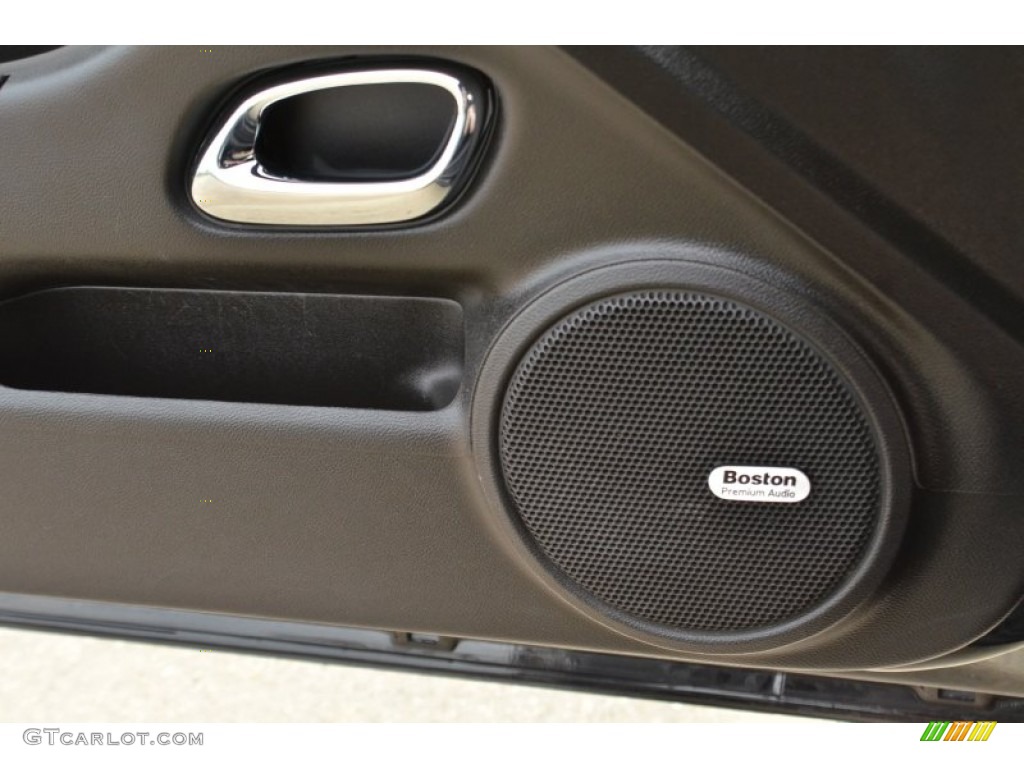 2011 Chevrolet Camaro LT/RS Convertible Audio System Photos