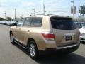 Sandy Beach Metallic - Highlander SE 4WD Photo No. 4