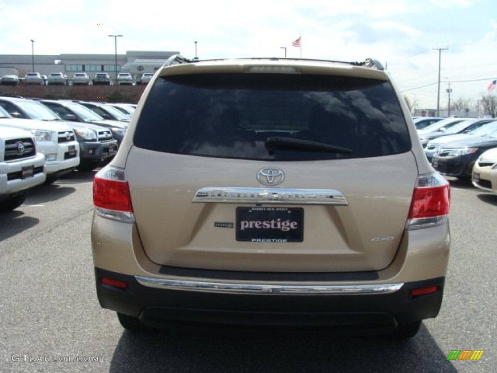 2011 Highlander SE 4WD - Sandy Beach Metallic / Sand Beige photo #5