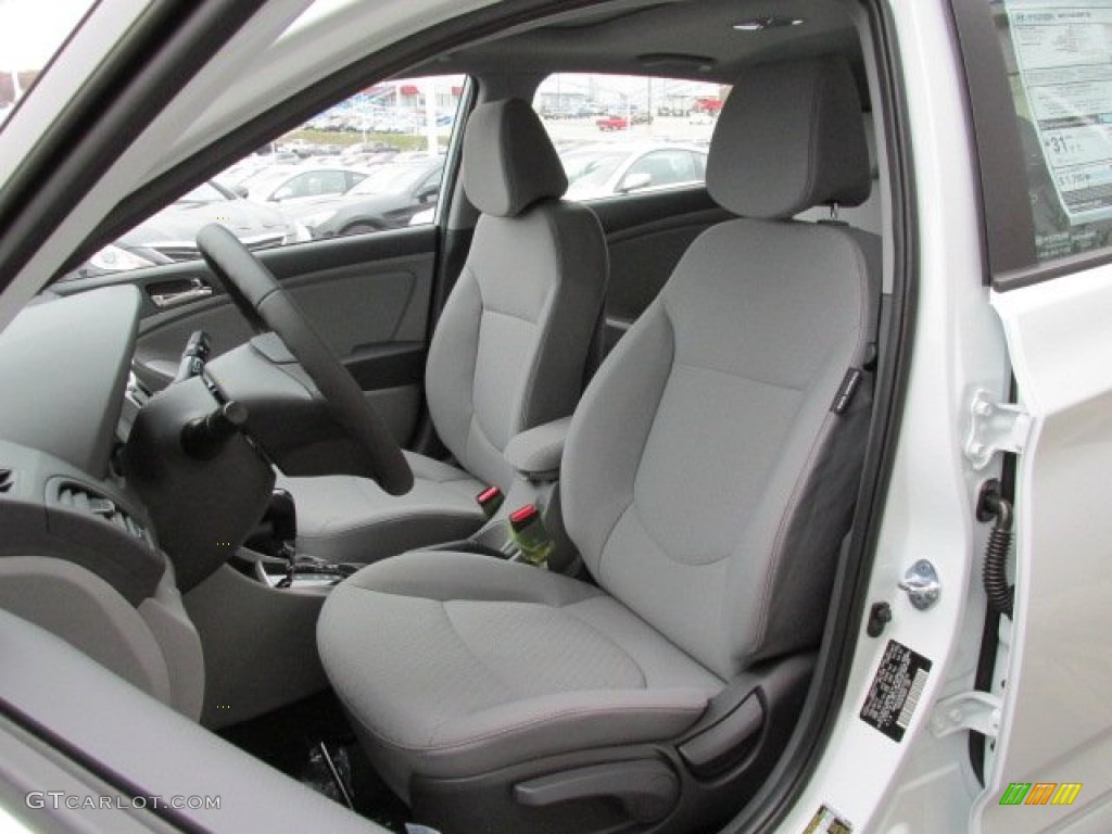 Gray Interior 2013 Hyundai Accent SE 5 Door Photo #79826125