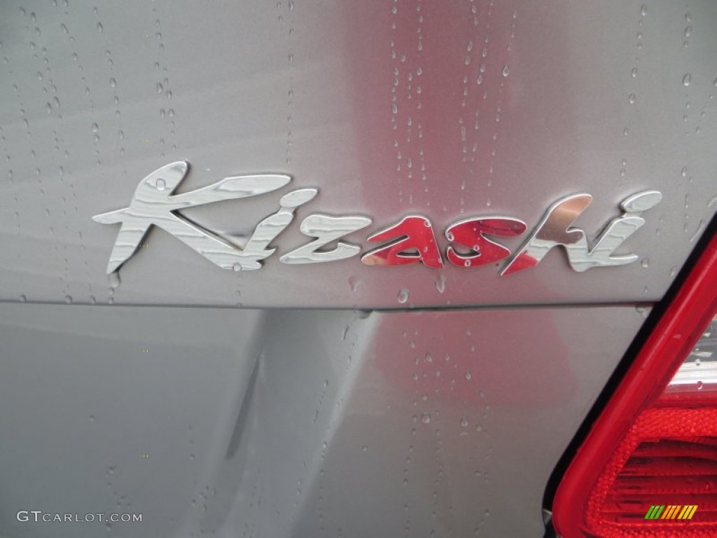 2010 Suzuki Kizashi SE Marks and Logos Photos