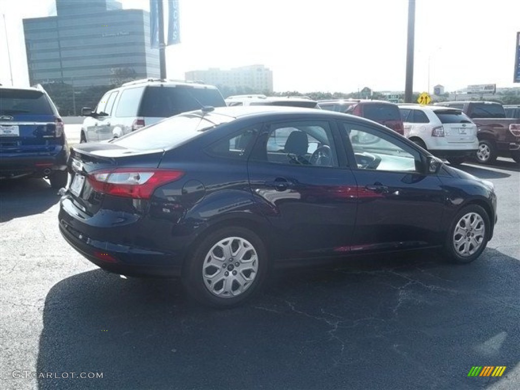 2012 Focus SE Sedan - Kona Blue Metallic / Charcoal Black photo #2