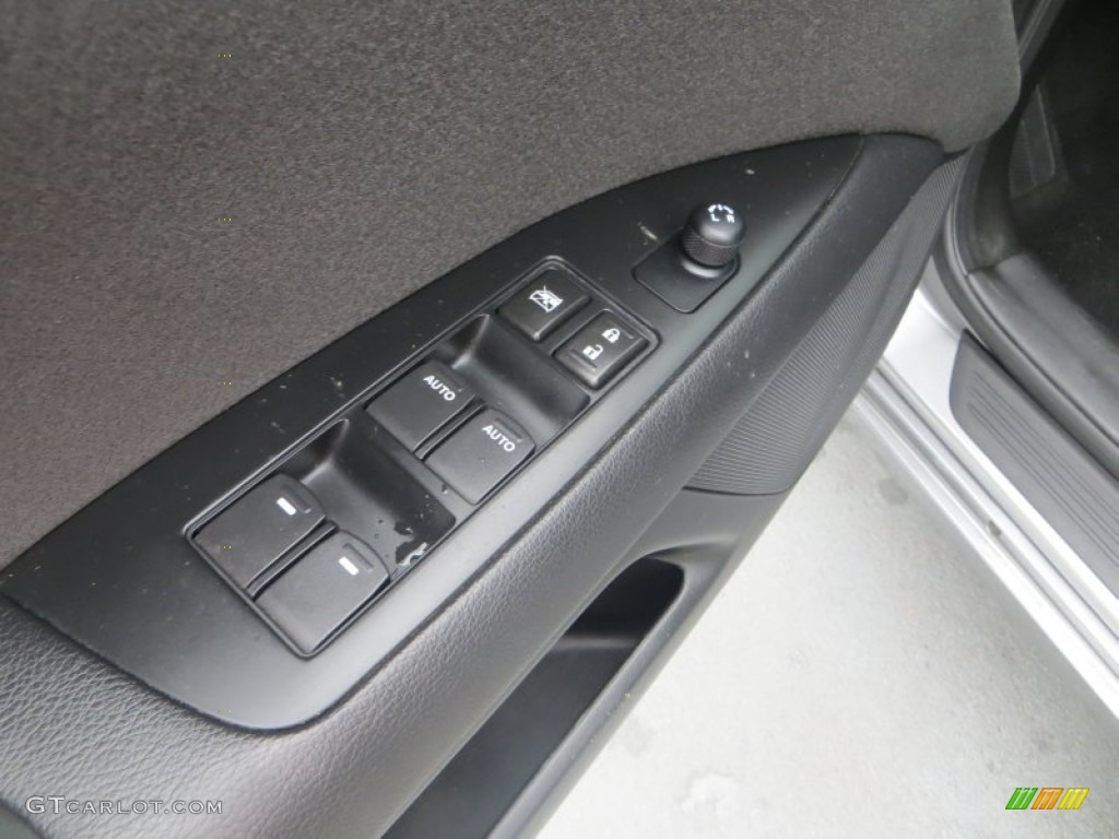 2010 Suzuki Kizashi SE Controls Photo #79826651