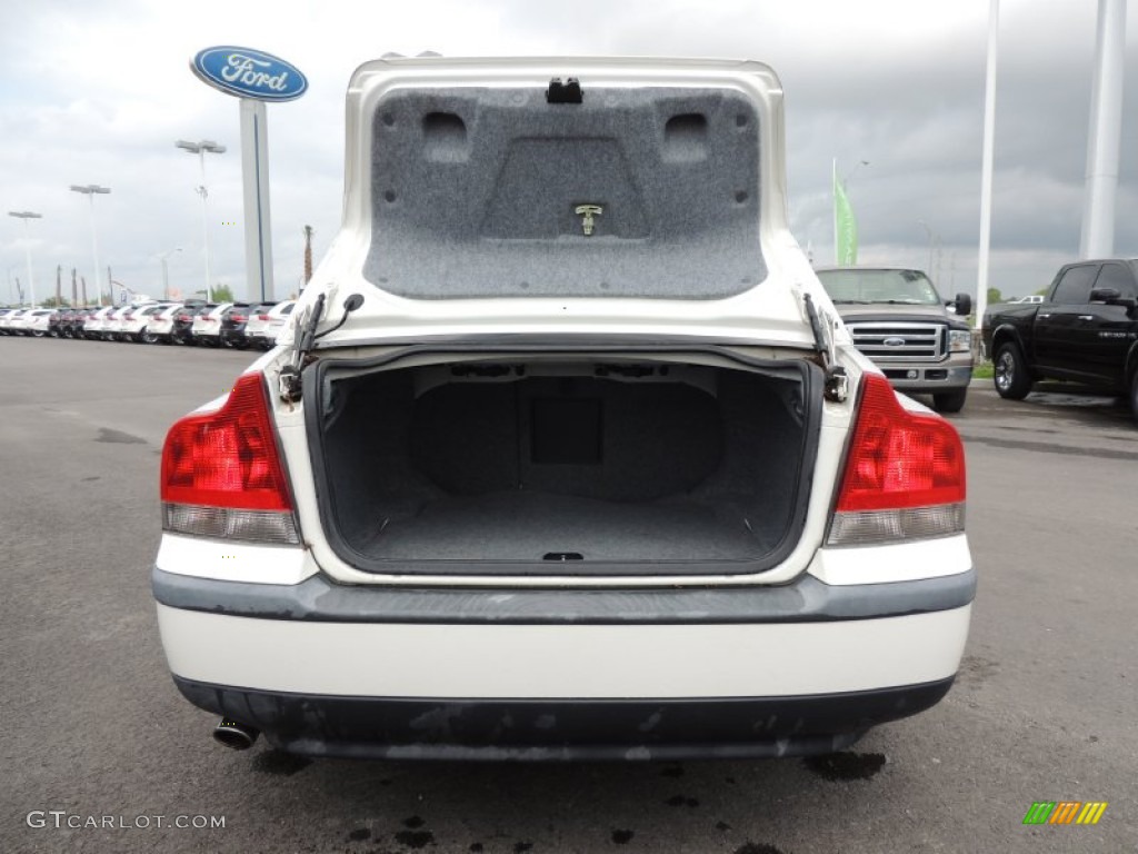 2003 Volvo S60 2.4T Trunk Photos
