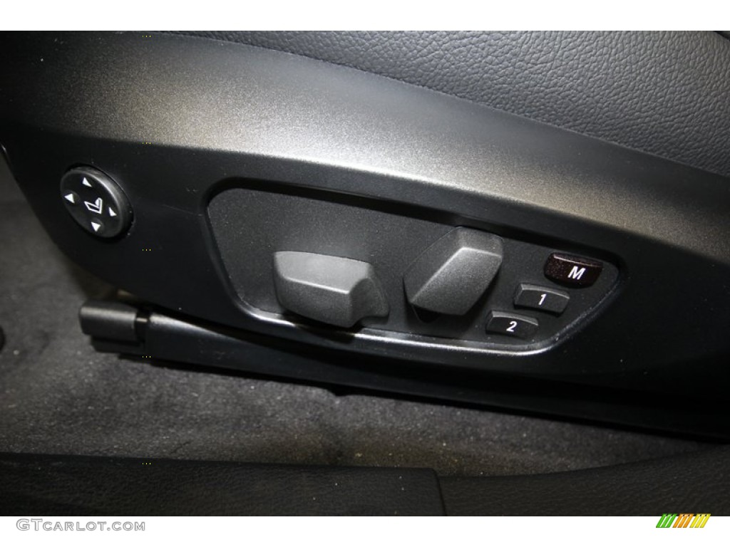 2014 BMW X1 sDrive28i Controls Photo #79830910