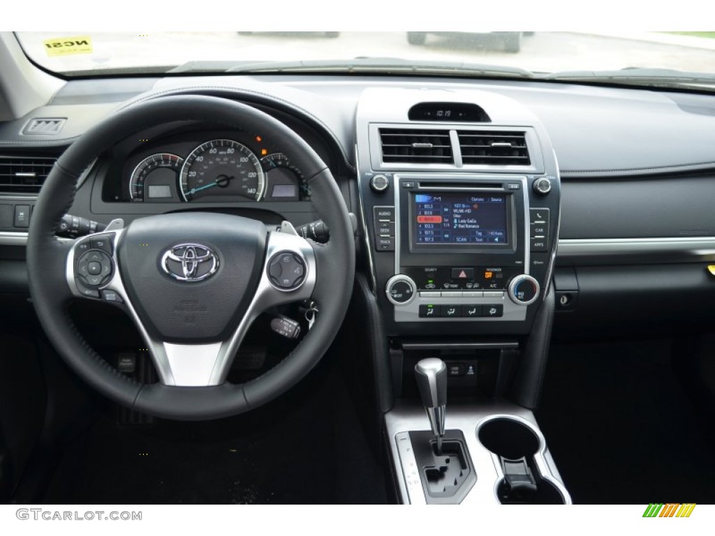 2013 Toyota Camry SE Black/Ash Dashboard Photo #79831804