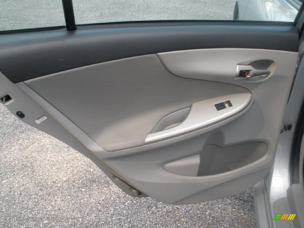 2012 Corolla LE - Classic Silver Metallic / Ash photo #19