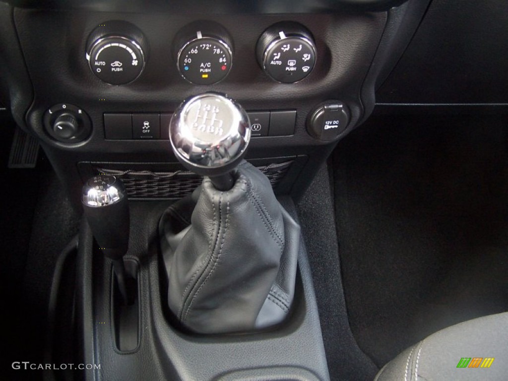 2013 Jeep Wrangler Rubicon 4x4 Transmission Photos