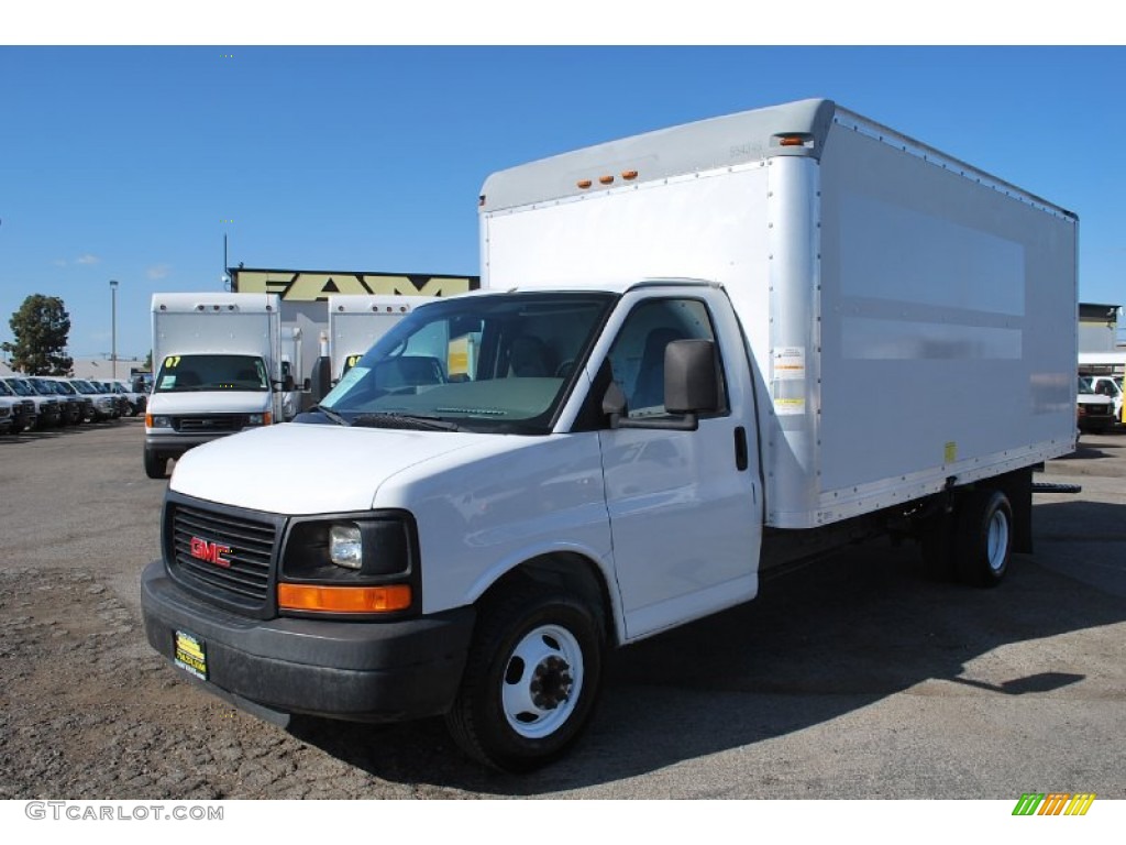 2005 Savana Cutaway 3500 Commercial Moving Truck - Summit White / Pewter photo #8