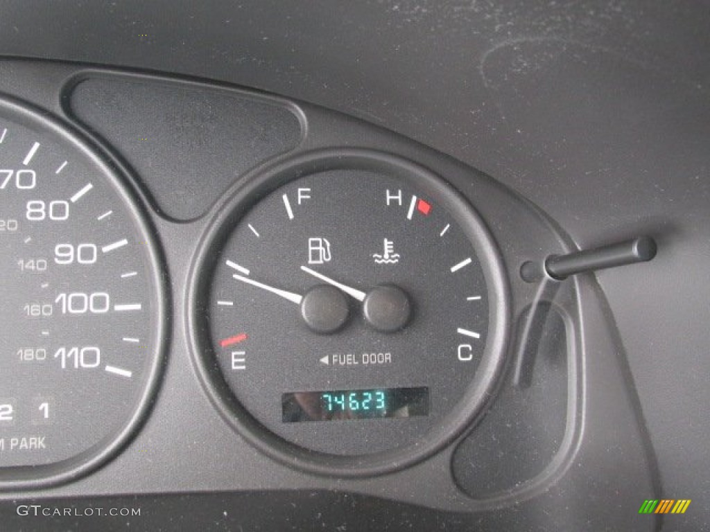 2004 Venture LT - Sport Red Metallic / Neutral photo #25
