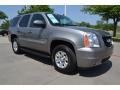 Front 3/4 View of 2008 Yukon SLE