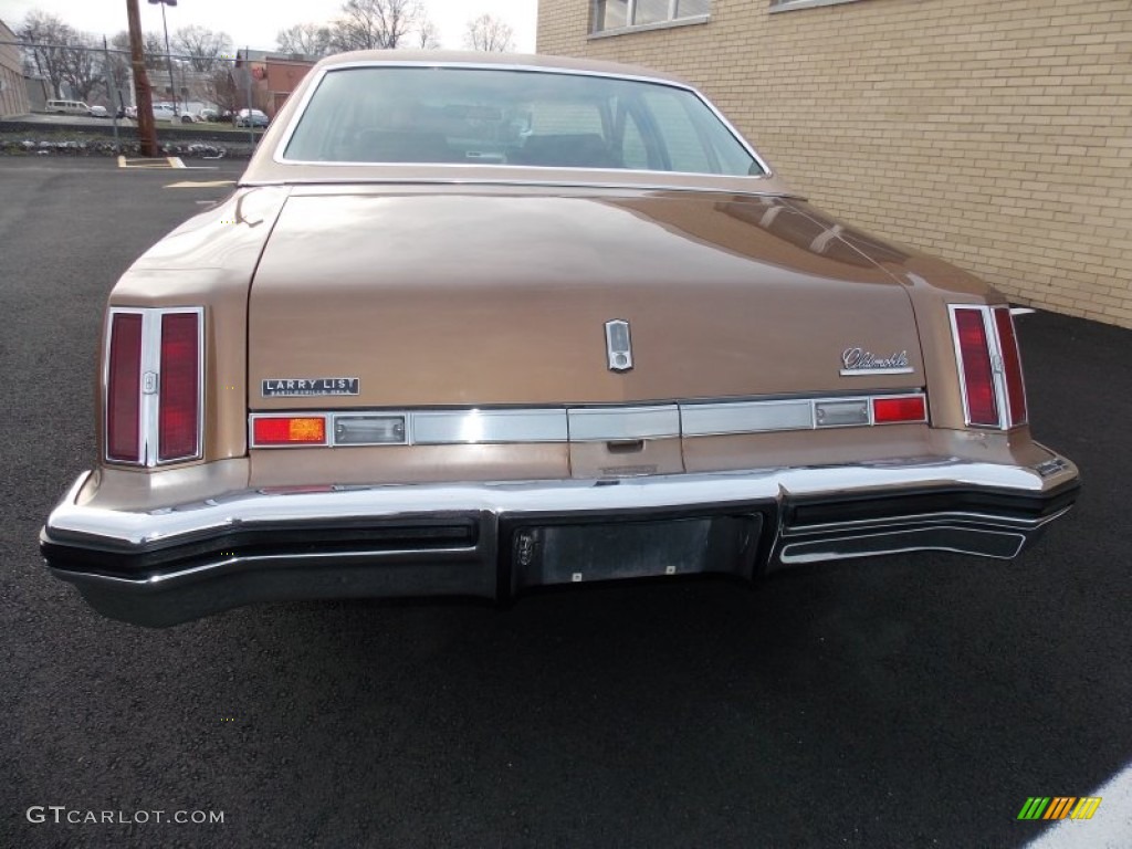 Saddle Metallic 1976 Oldsmobile Cutlass Salon Sedan Exterior Photo #79844111