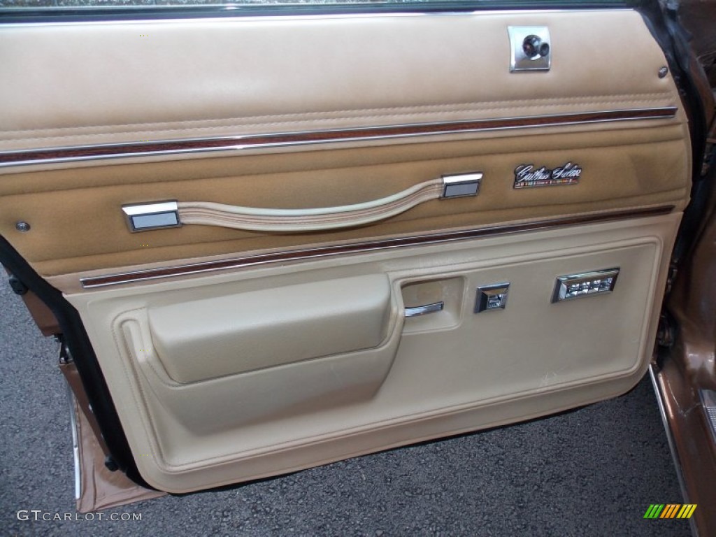 1976 Oldsmobile Cutlass Salon Sedan Buckskin Door Panel Photo #79844314