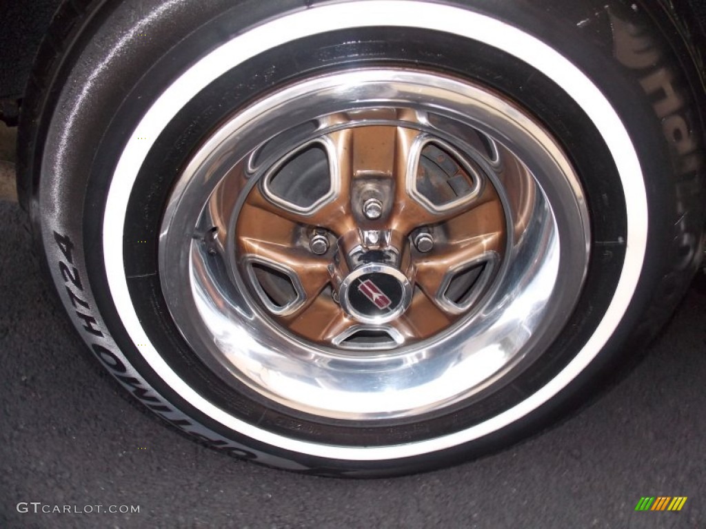1976 Oldsmobile Cutlass Salon Sedan Wheel Photo #79844520