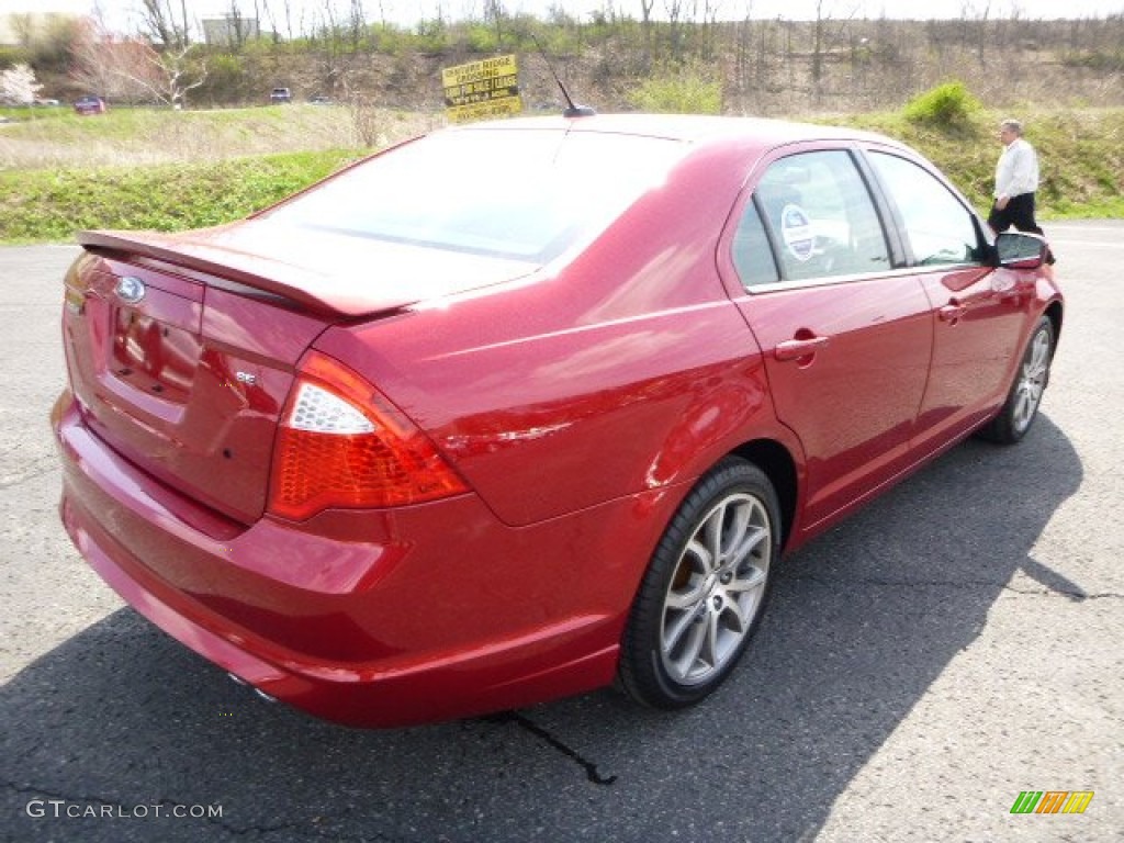 2010 Fusion SE - Red Candy Metallic / Charcoal Black photo #2