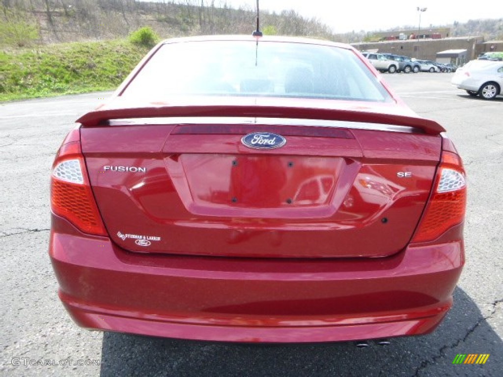 2010 Fusion SE - Red Candy Metallic / Charcoal Black photo #3