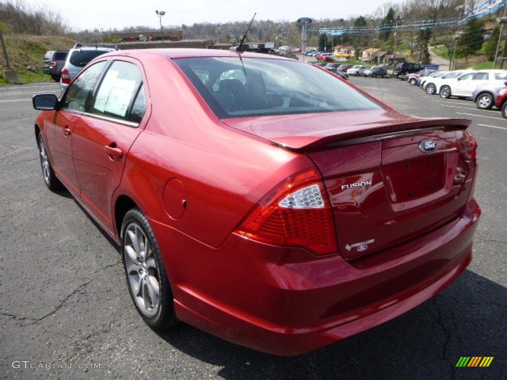 2010 Fusion SE - Red Candy Metallic / Charcoal Black photo #4