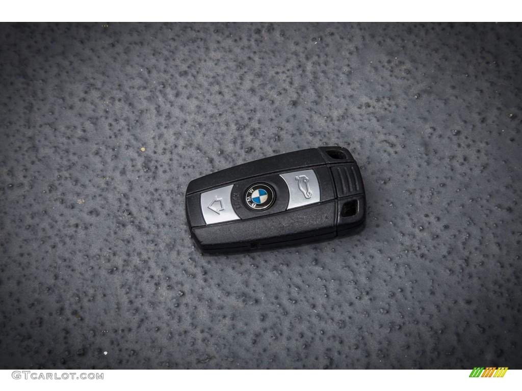 2009 BMW 5 Series 528i Sedan Keys Photos