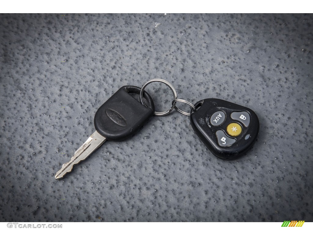2005 Ford F150 XLT SuperCrew Keys Photos