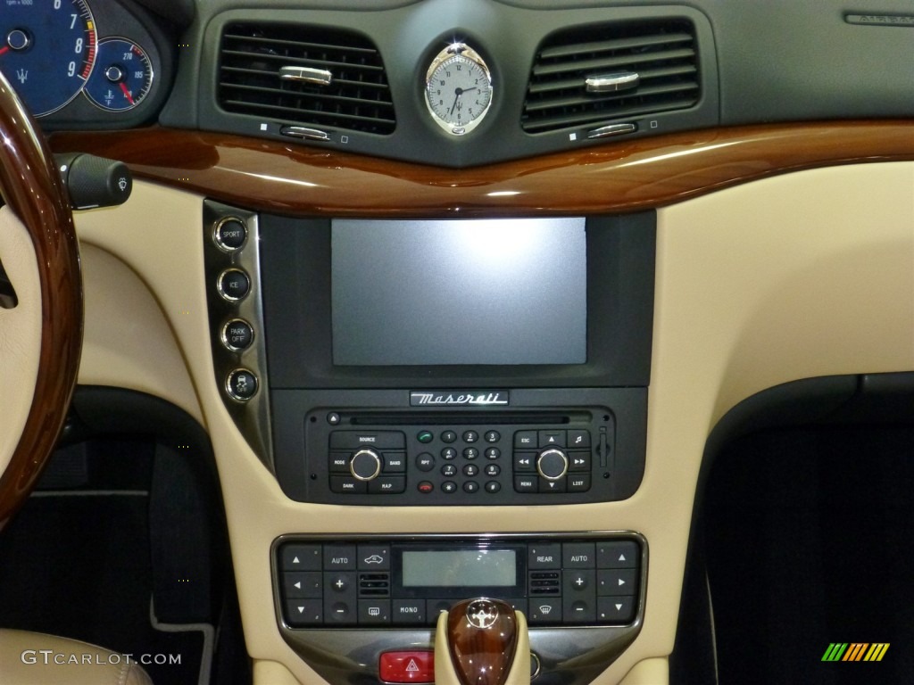 2013 Maserati GranTurismo Convertible GranCabrio Controls Photo #79852393