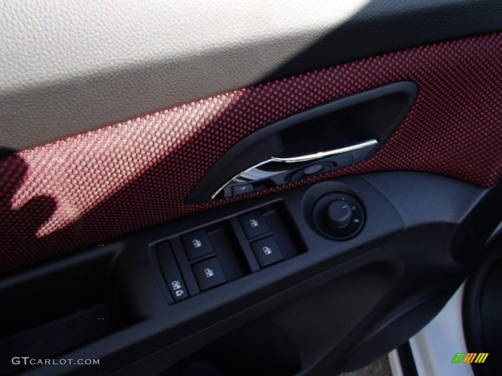 2013 Cruze LT - Summit White / Jet Black/Sport Red photo #15