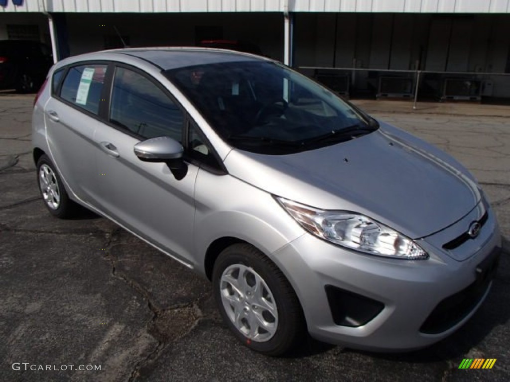 2013 Fiesta SE Hatchback - Ingot Silver / Charcoal Black photo #2